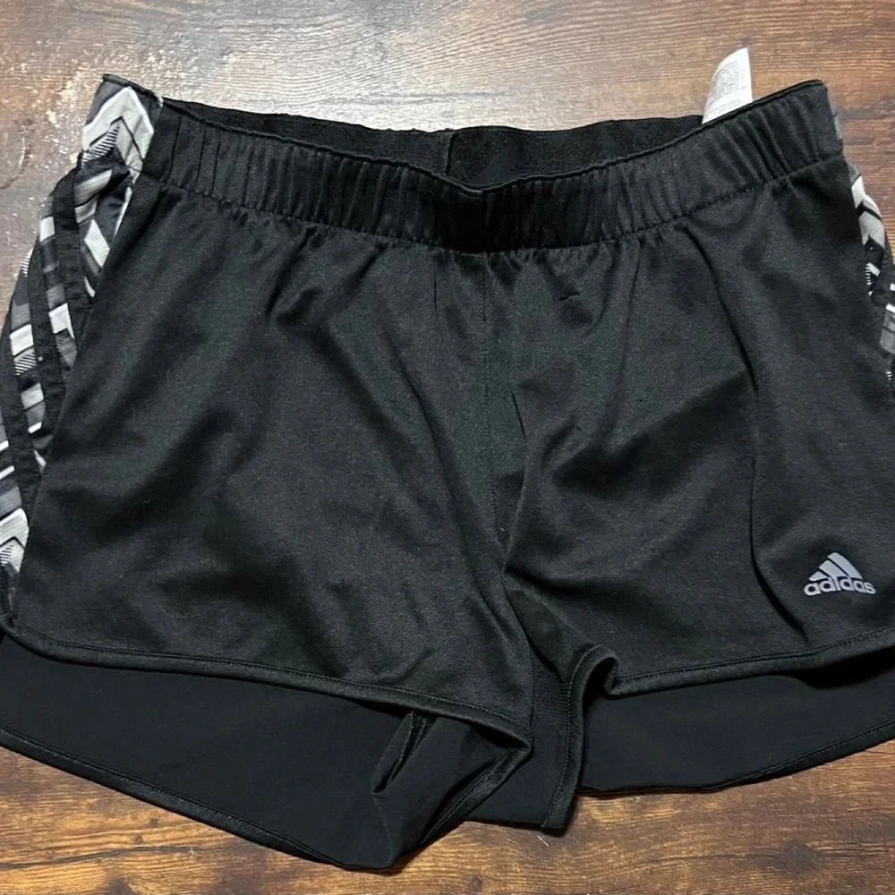 Adidas black shorts with white and gray geometric pattern on the sides 43.5